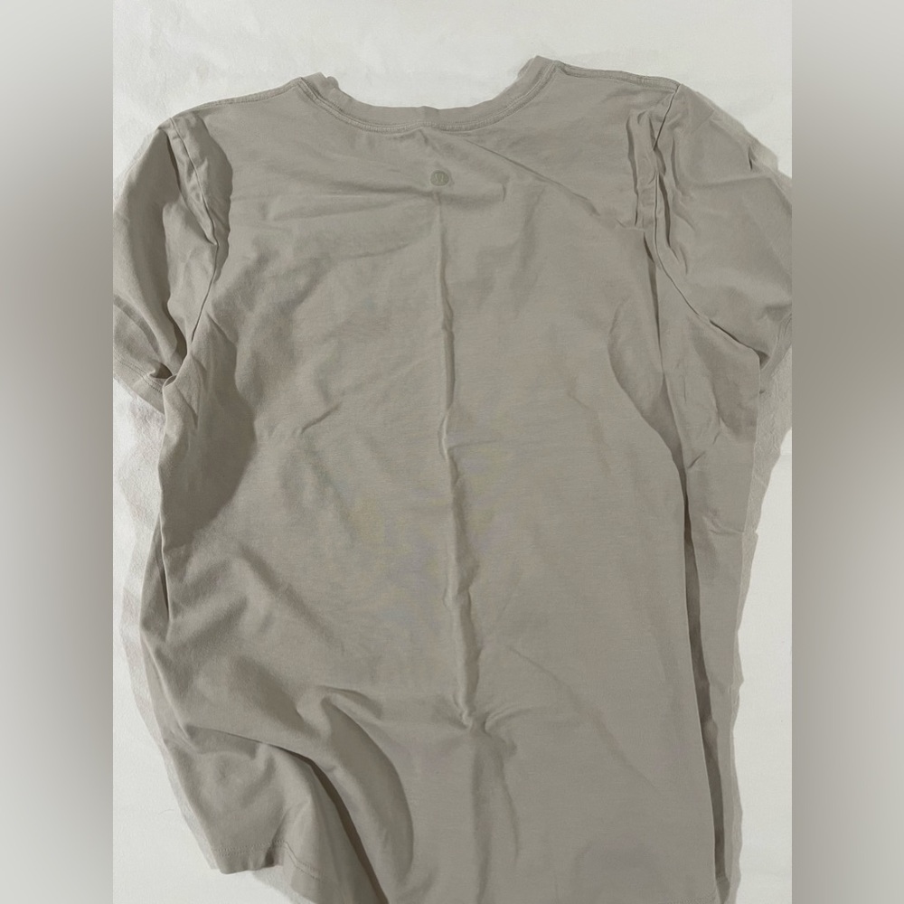 lululemon tee - Picture 2 of 2
